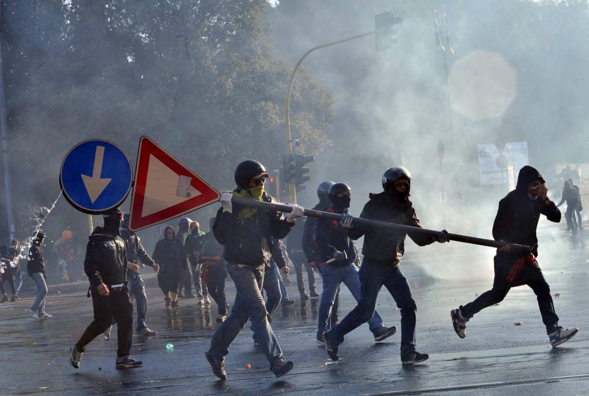 Black bloc puntano alla Borsa Rischio scontri a Piazza Affari