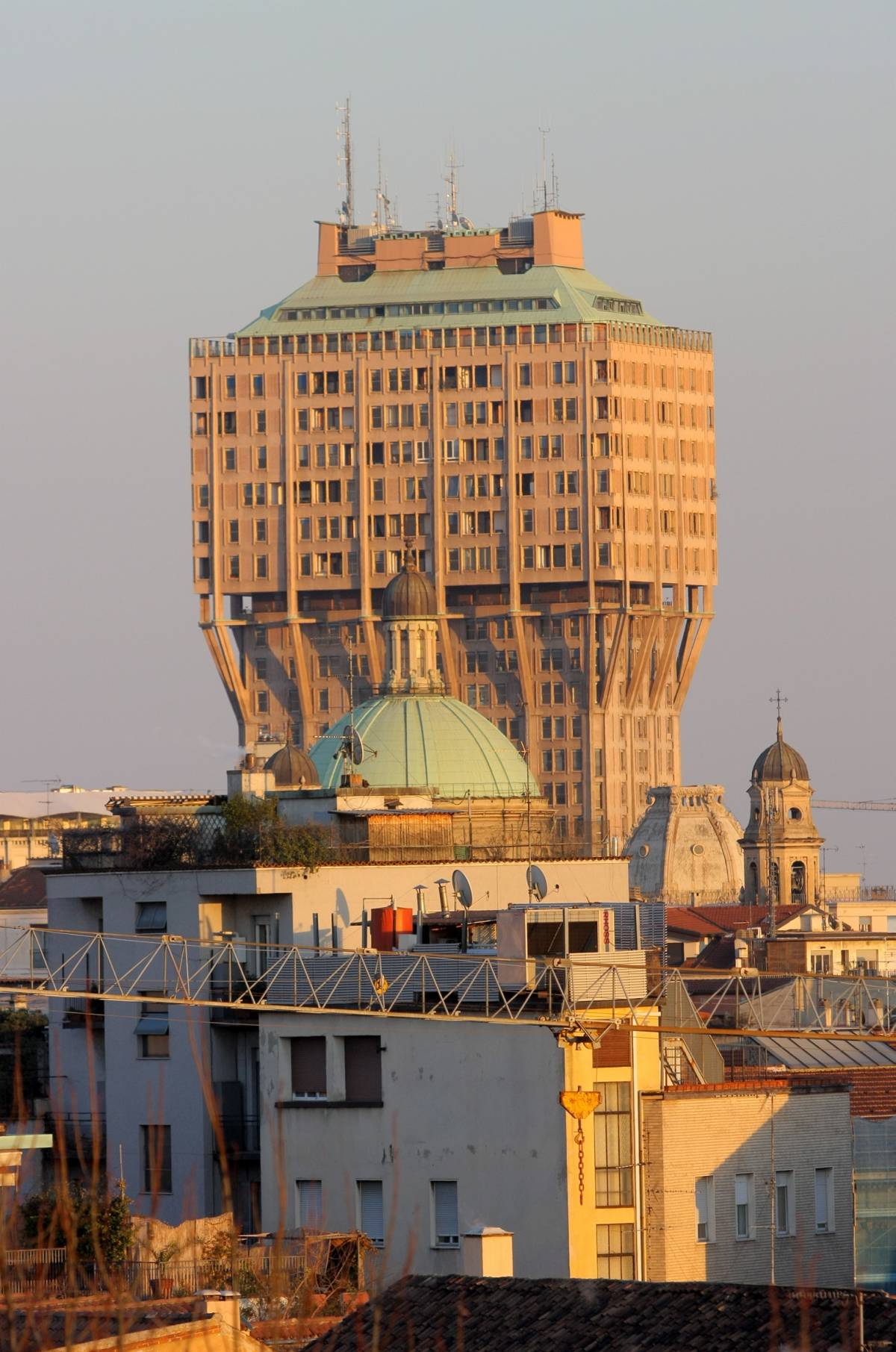 La Torre Velasca tra gli obbrobri del mondo?  Il gusto degli inglesi fa arrabbiare Milano