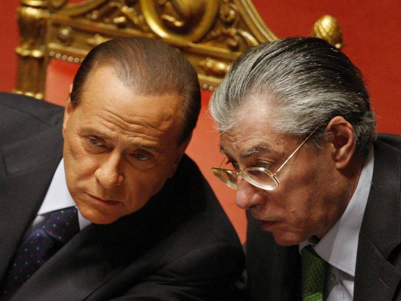 Il Cav difende Bossi: "Umberto è innocente"
