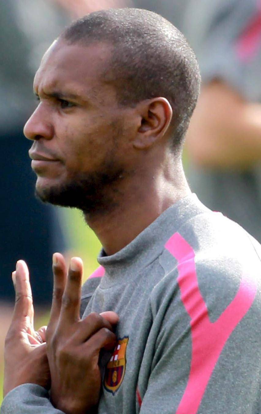 Abidal sta vincendo la partita più lunga