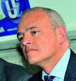 Musso si autocelebra con il sondaggio «fai da te»