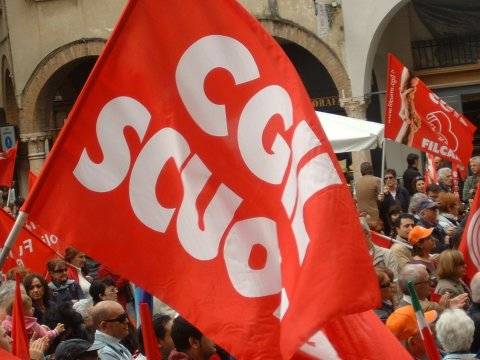 La Cgil si ribella al preside che vuol far lavorare i prof