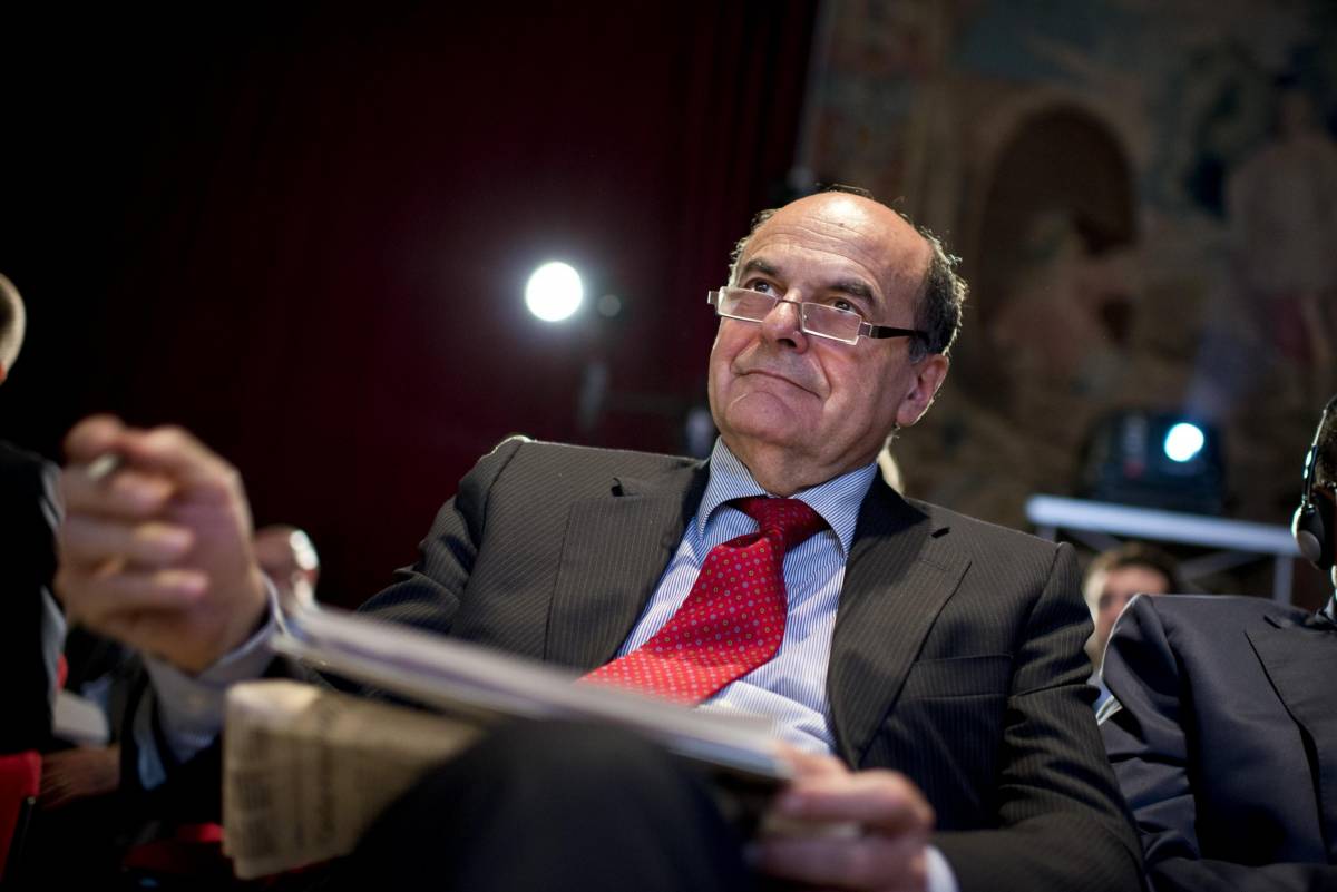Bersani alza la voce: "Niente voto a ottobre Monti fino al 2013..."