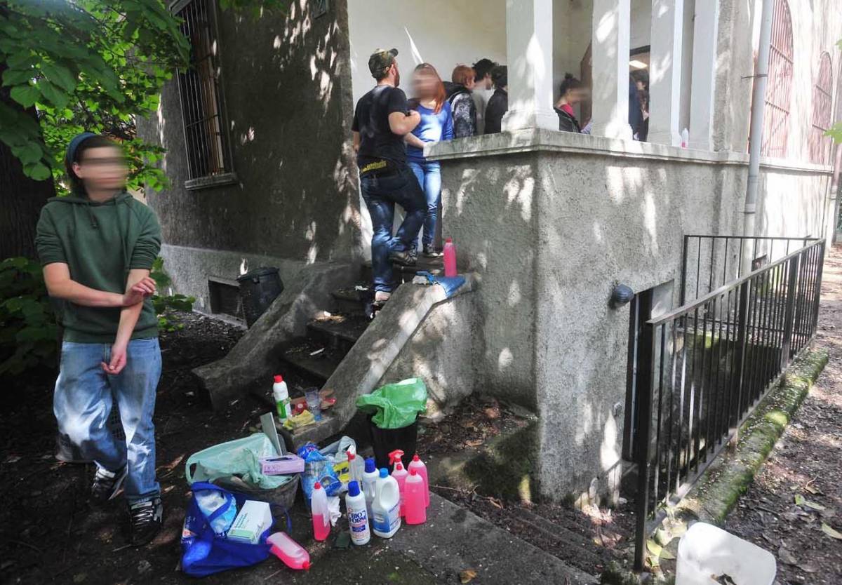 I centri sociali spadroneggiano Occupate tre palazzine dell’Aler