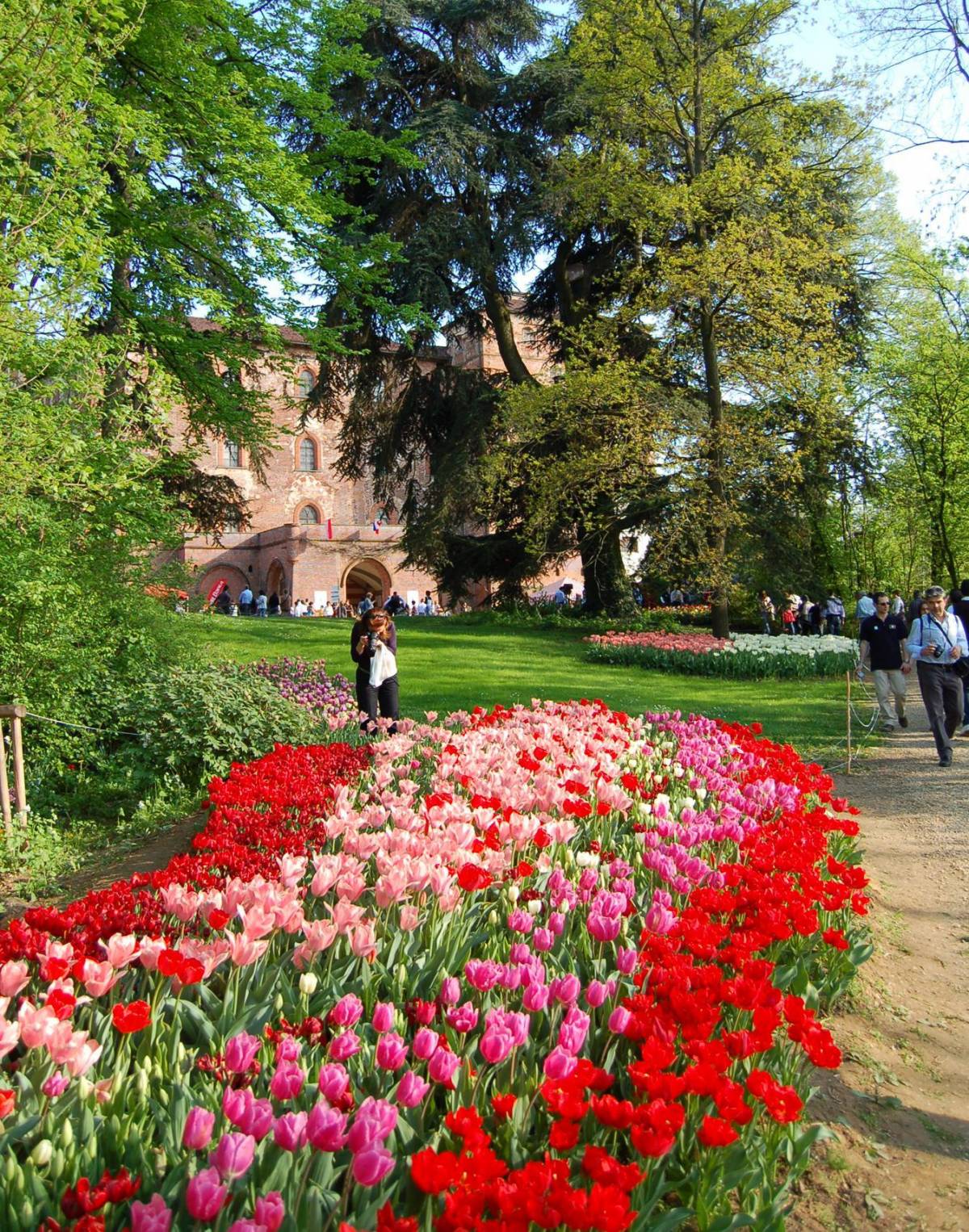 Al castello di Pralormo 75mila tulipani festeggiano la primavera con orti e idee colorate