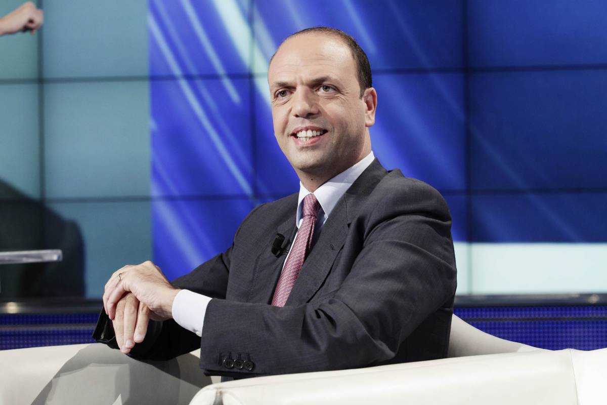 Alfano: Pdl "low cost" "No ai finanziamenti"