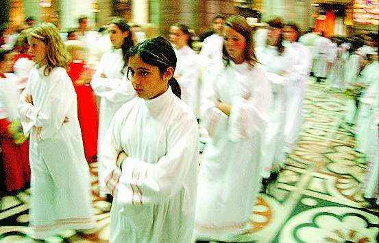 In Duomo tremila chierichetti Scola: «Sono il vostro nonno»