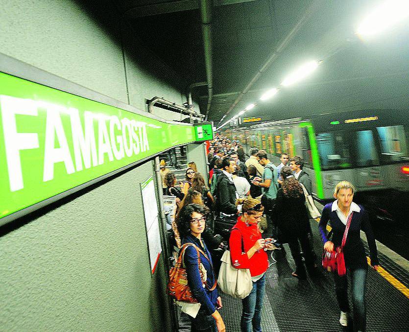 Si stacca il vagone, paura in metrò: 250 passeggeri a piedi nel tunnel