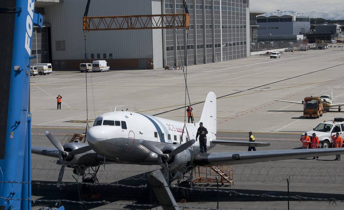 Il mitico Douglas Dc-3 "atterra" al parco museo di Volandia