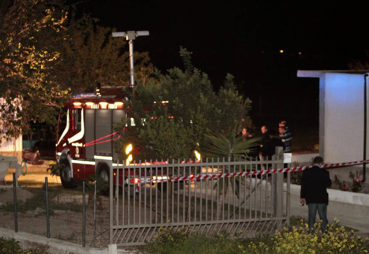 Strage in casa: madre e padre morti, figlia ferita