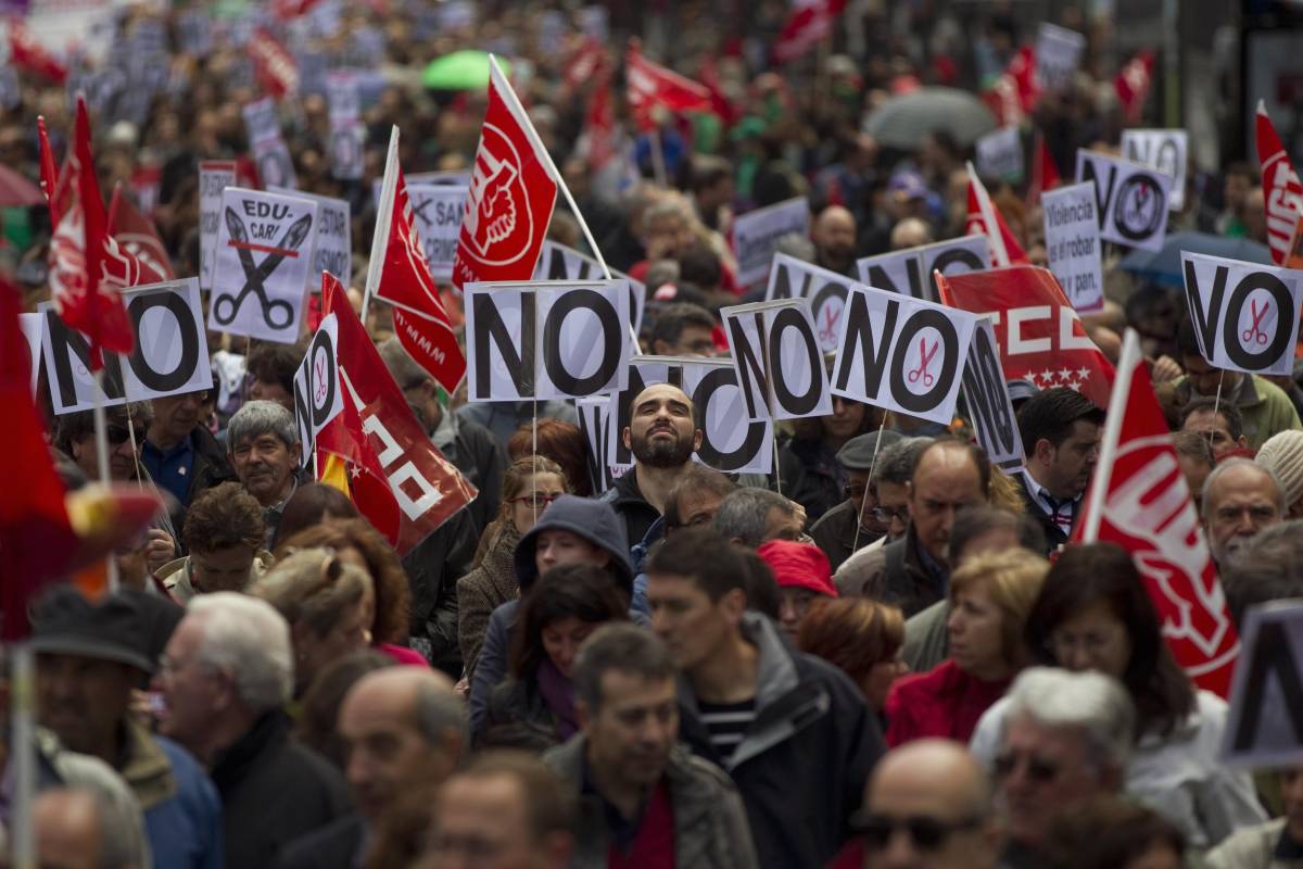 Spagna in recessione: crescita sotto lo zero Banche, tagli al rating