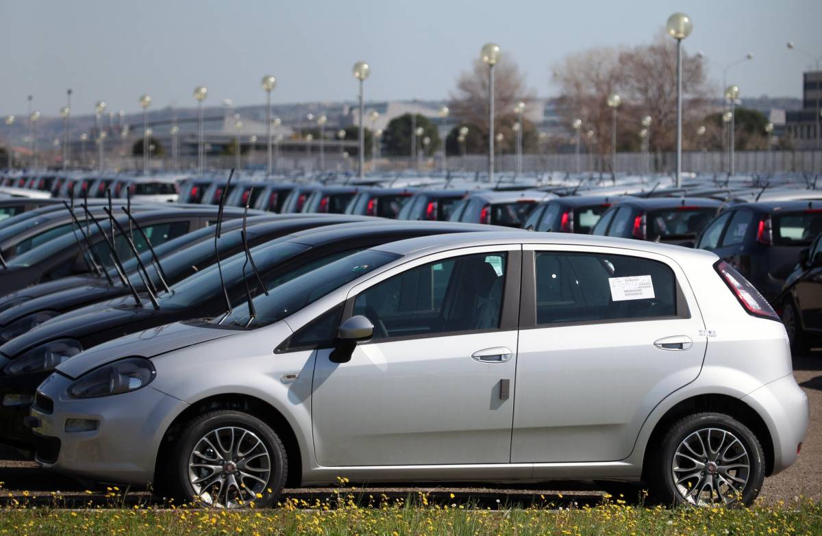 Crisi, mercato dell'auto ancora a picco: -18%