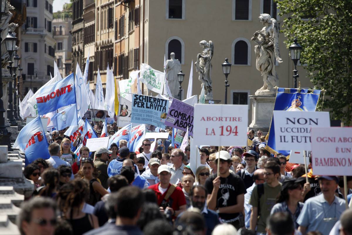 Roma, in 15mila in corteo in difesa del diritto alla vita