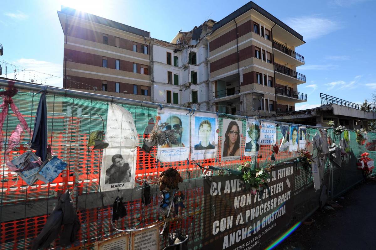 Il giudice "censurato"  azzera il processo  per i morti dell’Aquila