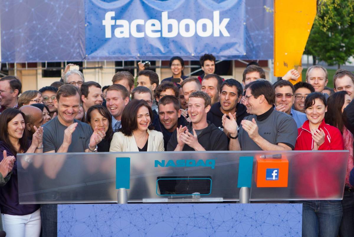Facebook, a Wall Street dubbi sulle azioni del social