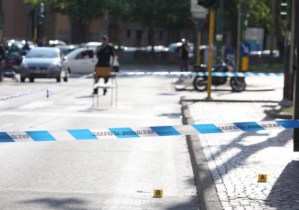 Sgozzato in mezzo alla strada Esplode la rabbia di viale Jenner