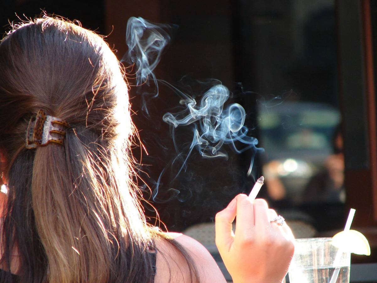 Scienziati pagati per negare i danni del fumo passivo