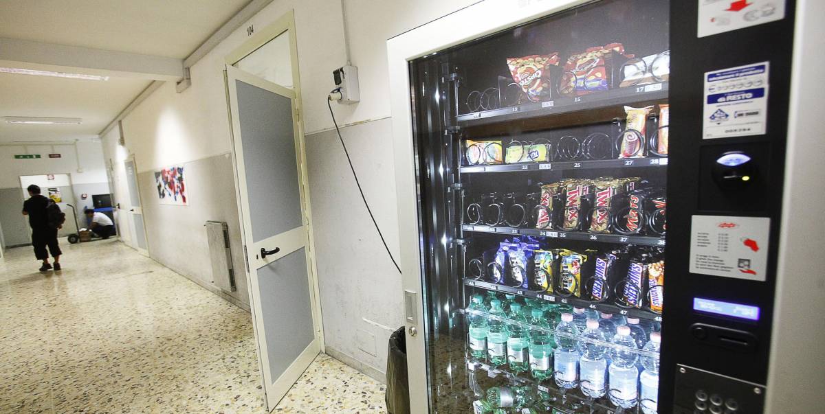 Acqua al veleno, a scuola è incubo sabotaggi