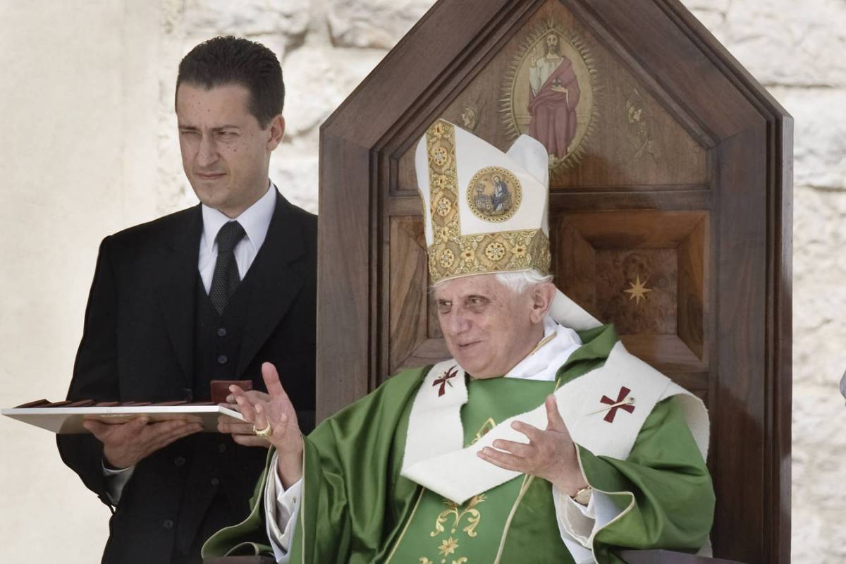 Vaticano, parla il Papa: "Illazioni oltre la verità Fiducia in collaboratori"