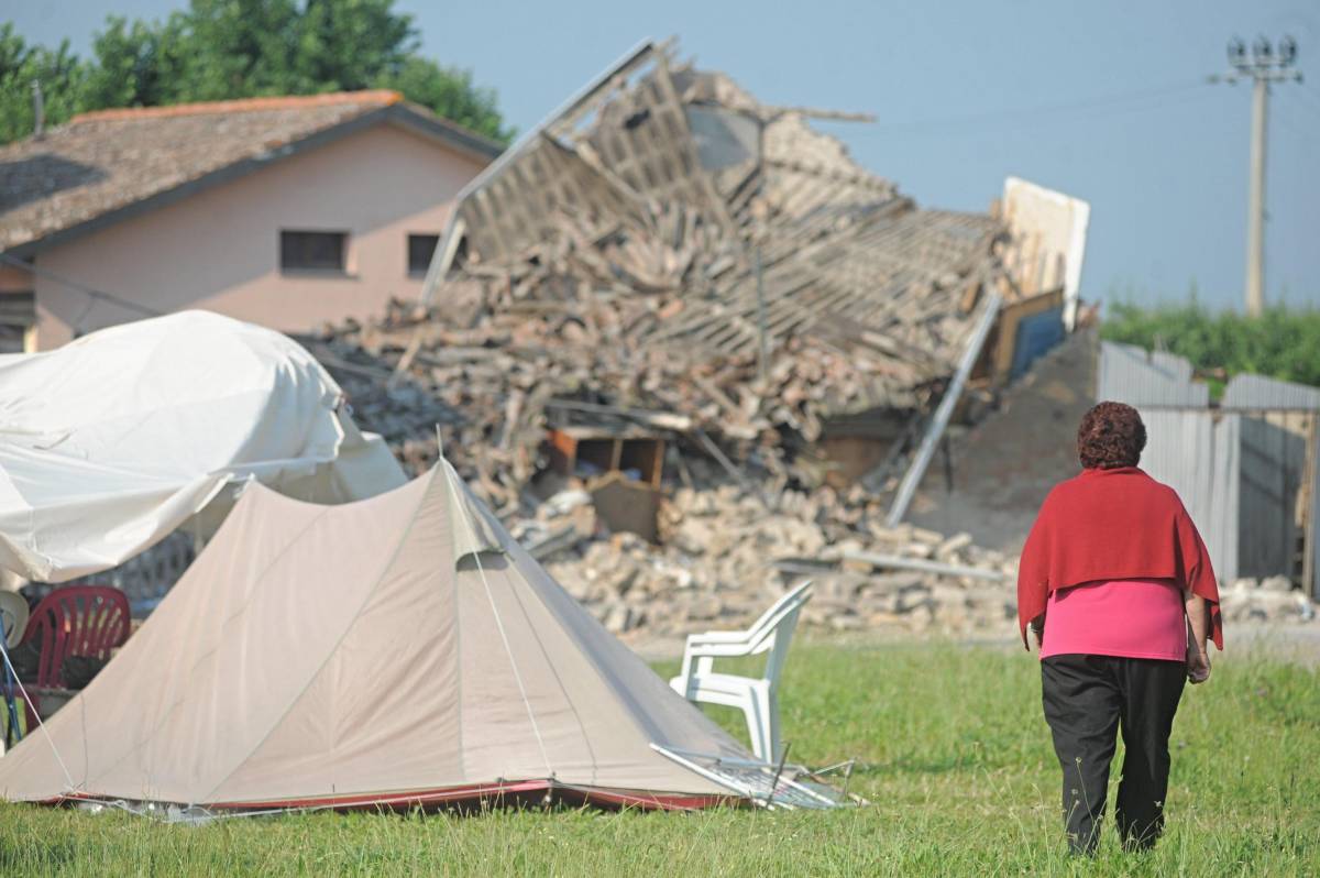 Terremoto, l'Emilia trema  E ora è guerra agli sciacalli Procura: "Nessun indagato"