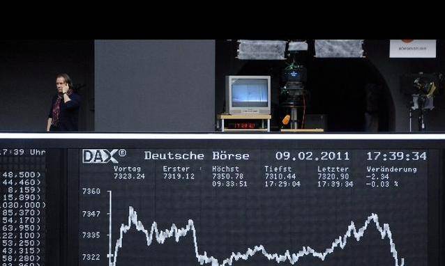 Lo spread è alle stelle: vola oltre i 490 punti Piazza Affari ai minimi