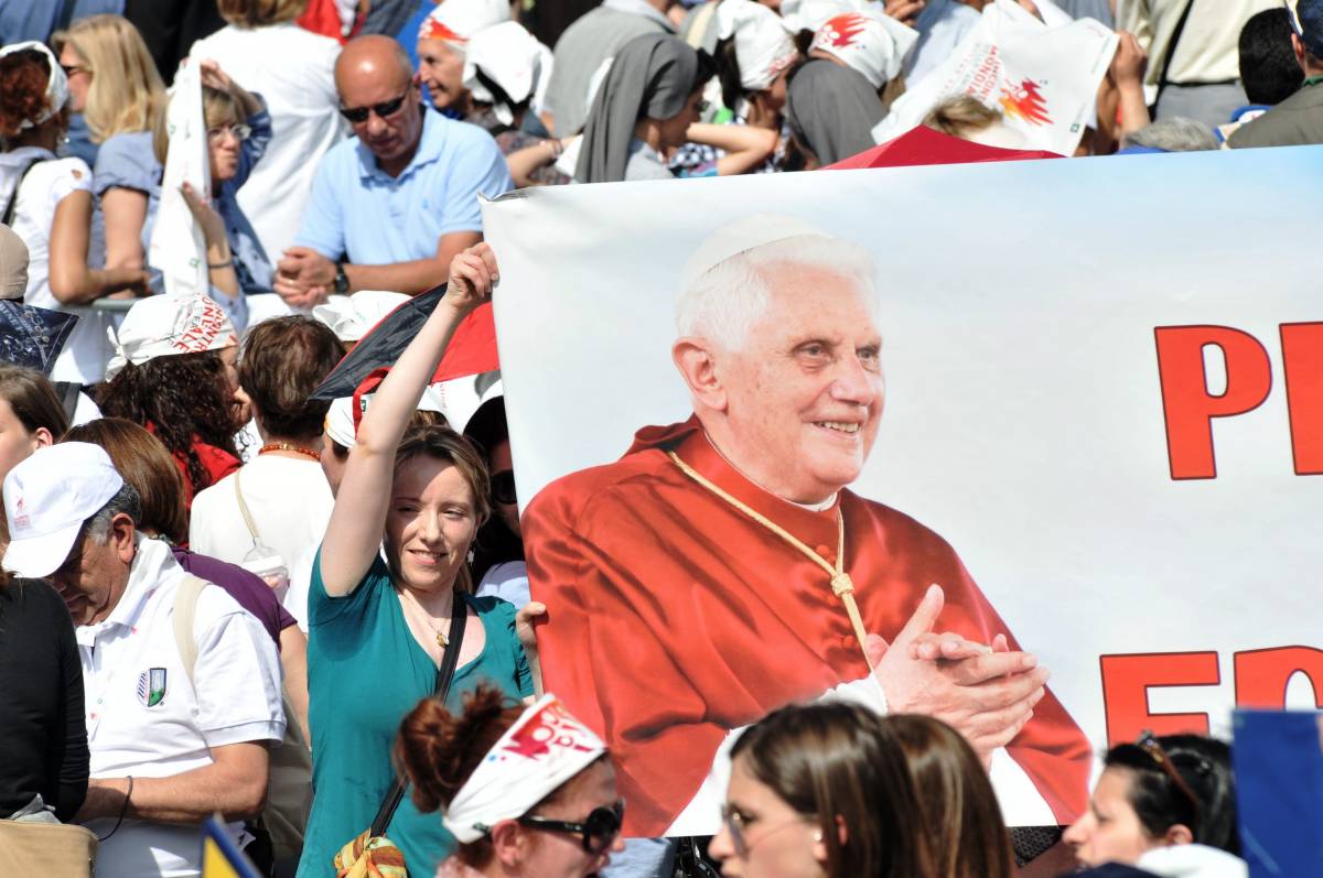 Sotto la Madonnina bagno di folla per il Papa