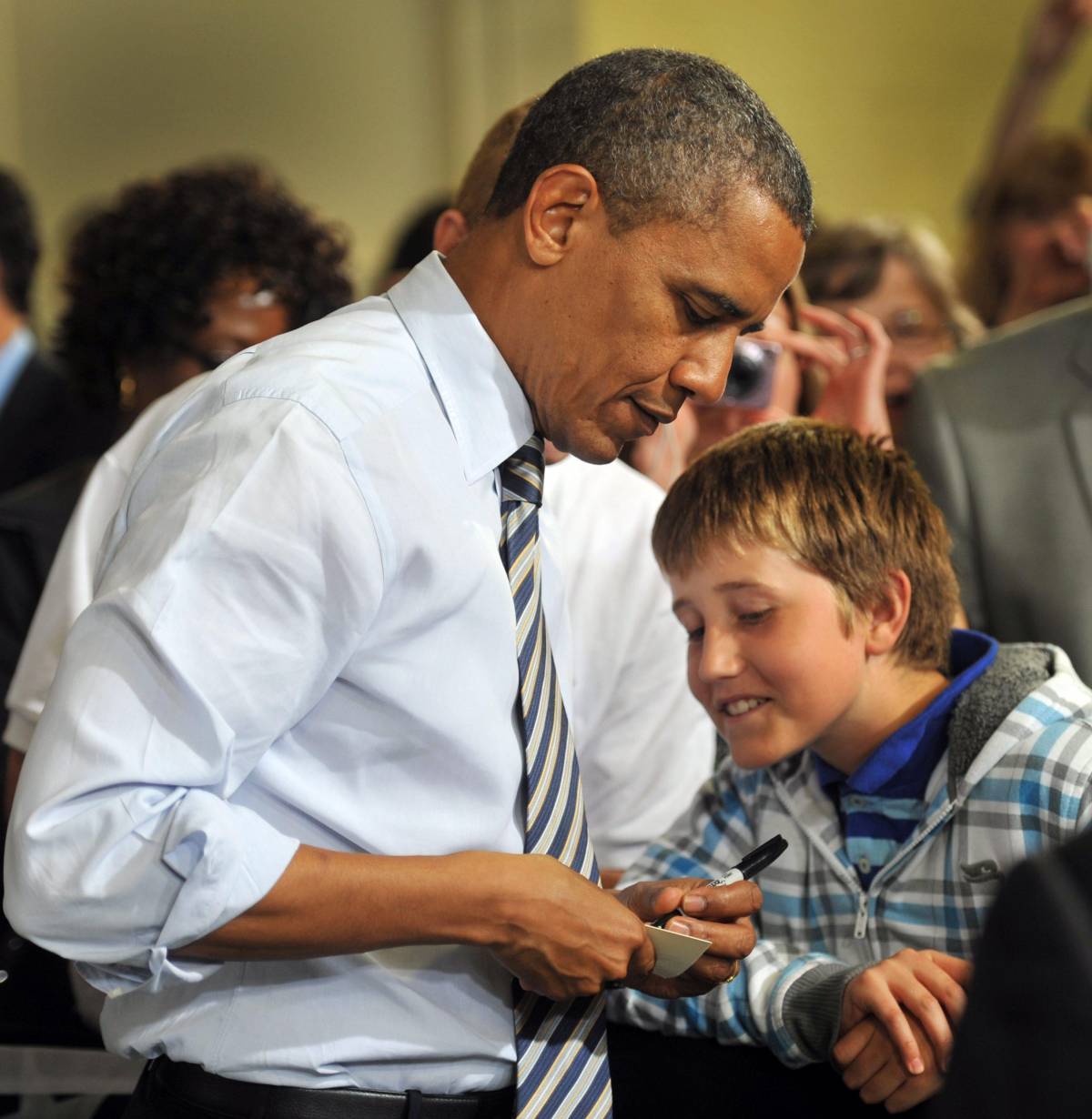 Salta la scuola per vederlo: Obama firma giustificazione per gli insegnanti del bimbo