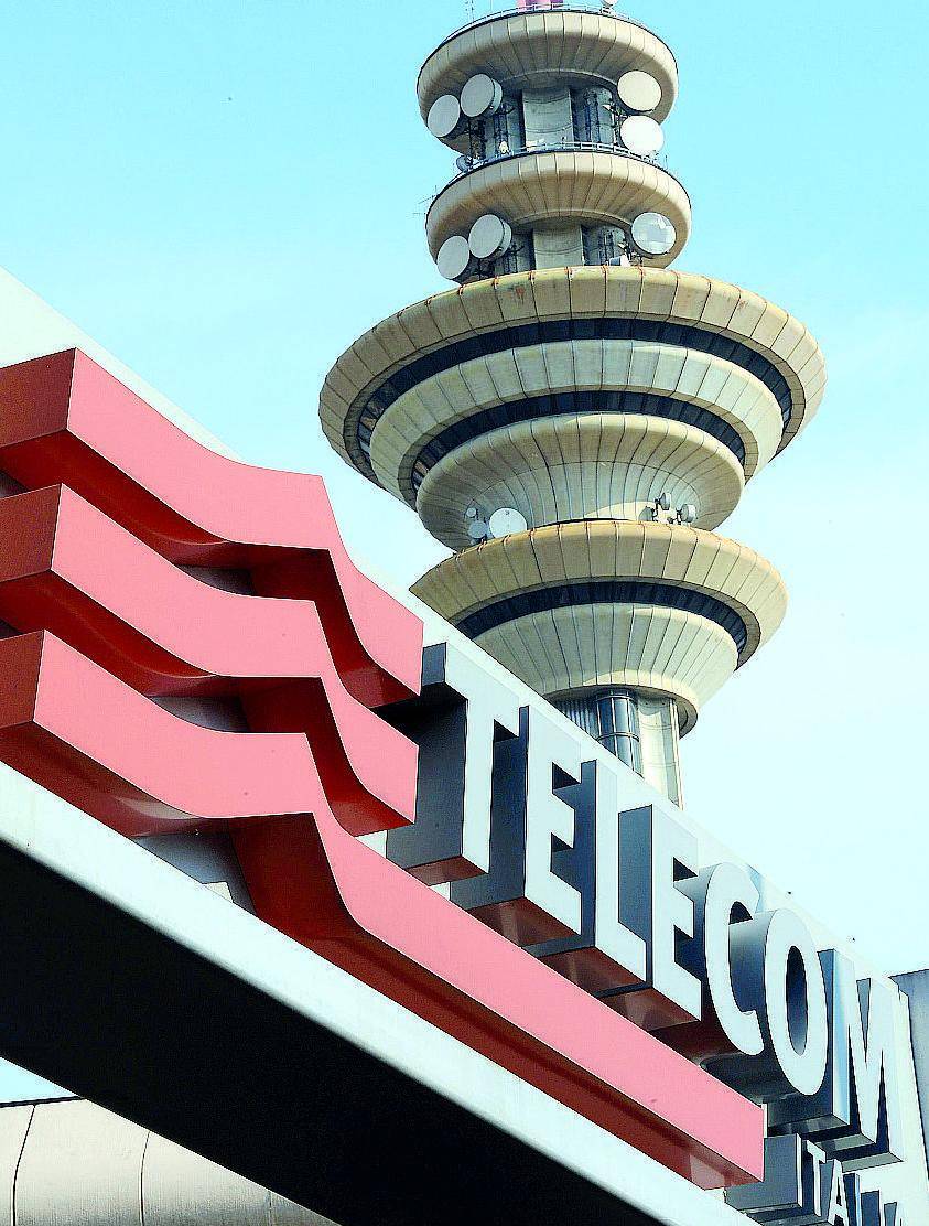 Telecom, rinvio a giudizio per gli ex Ruggiero e Luciani Il debito schiaccia il titolo