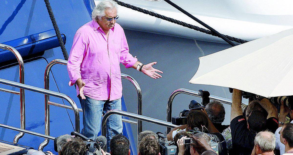 Briatore lascia l’Italia: «Non si può lavorare»