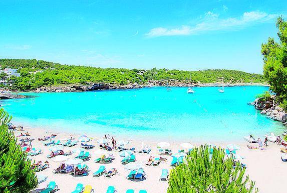 Vola con Opodo: a Ibiza mare, natura e vita notturna