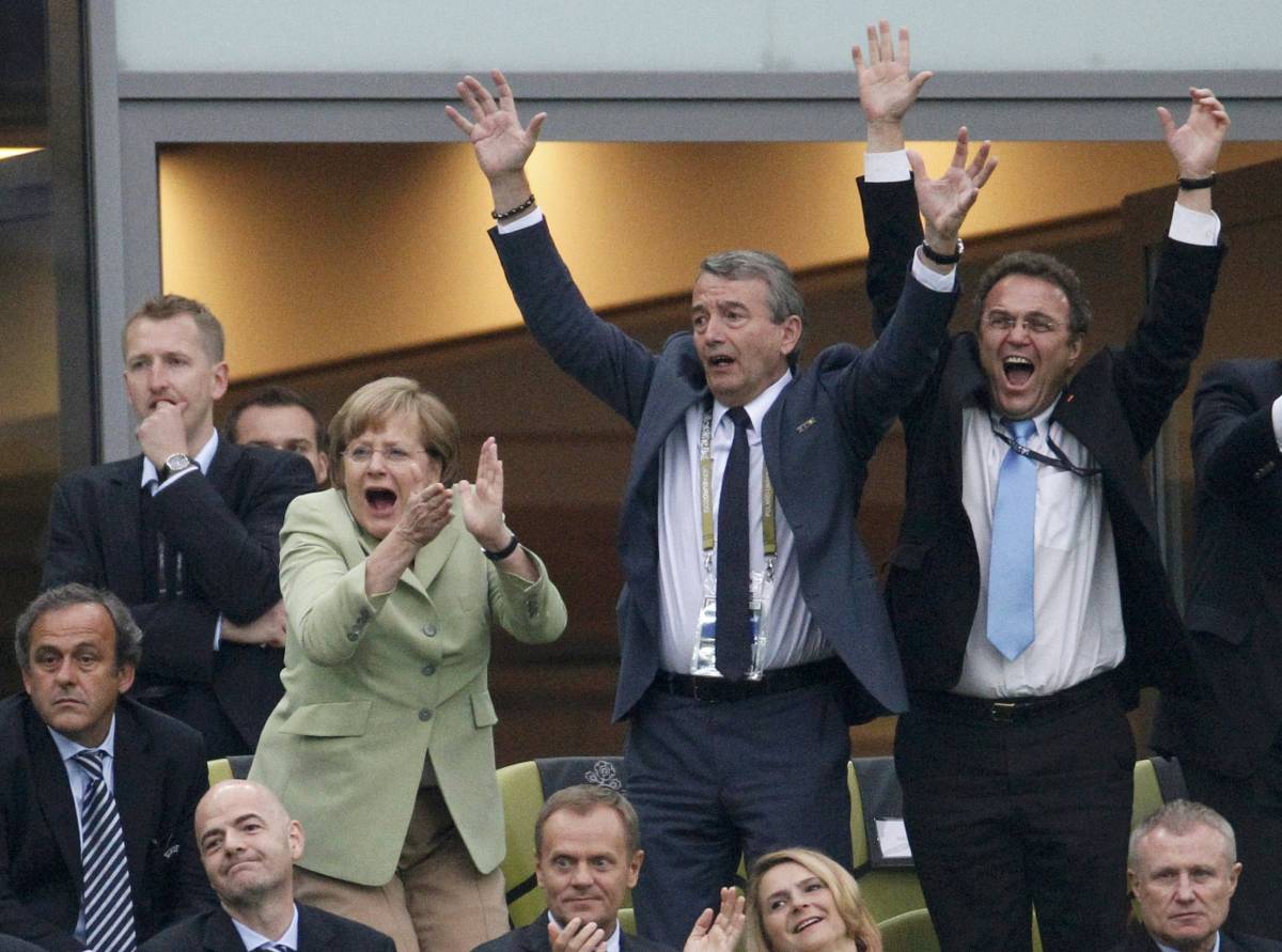 La Germania è in semifinale: umiliata (ancora) la Grecia E la Merkel esulta in tribuna