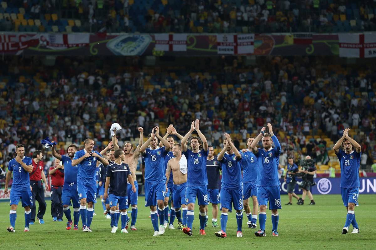 L’Italia che non si arrende: ora un calcio a crisi e Germania