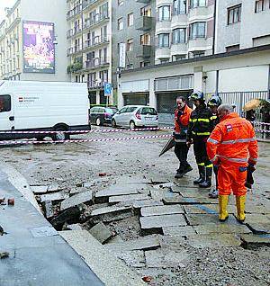 Esplode conduttura dell’acqua Traffico bloccato per ore