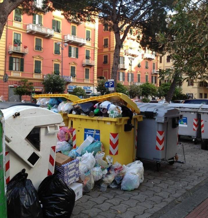 La Spezia, un mese sotto la spazzatura