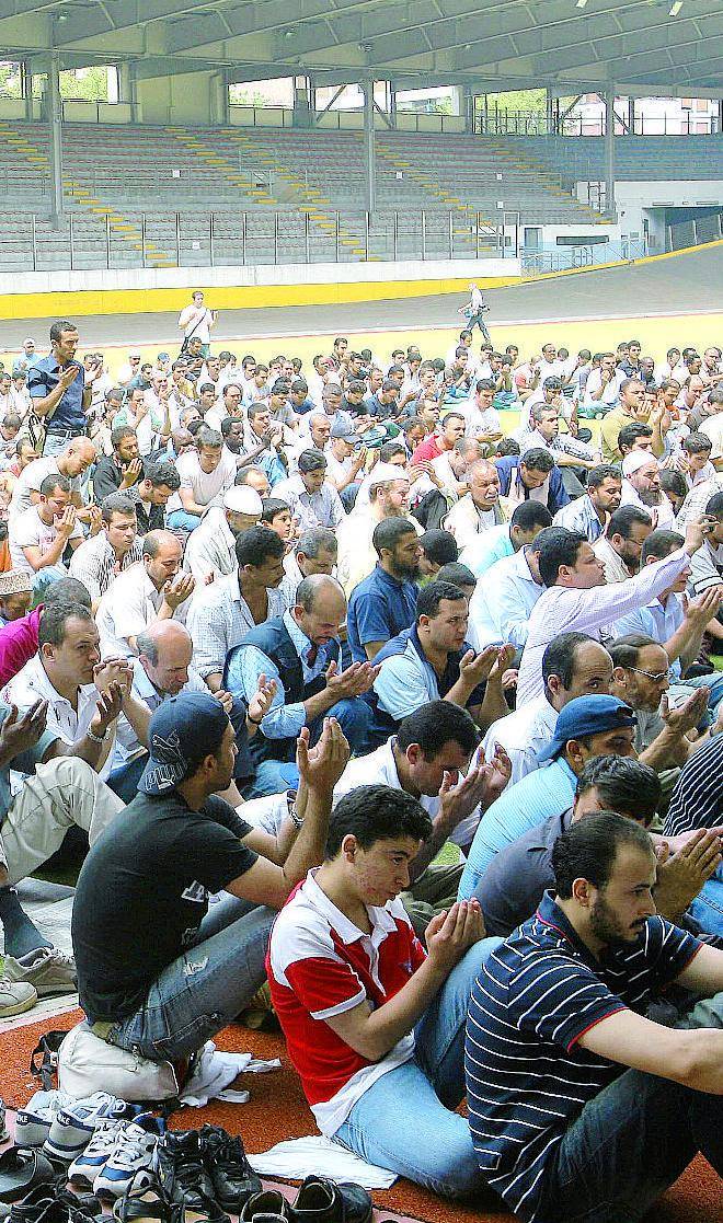 Moschee, è scontro Ramadan all'Arena con 10mila islamici