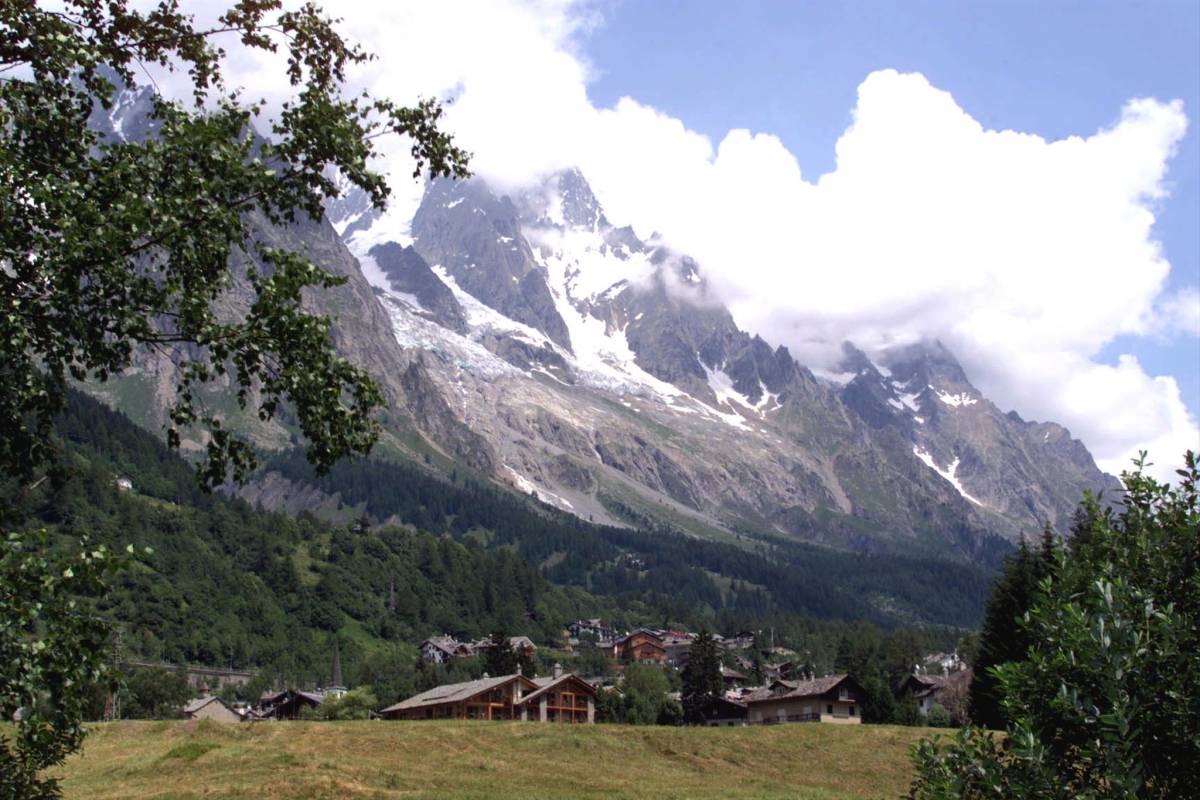 Monte Bianco, due alpinisti morti assiderati