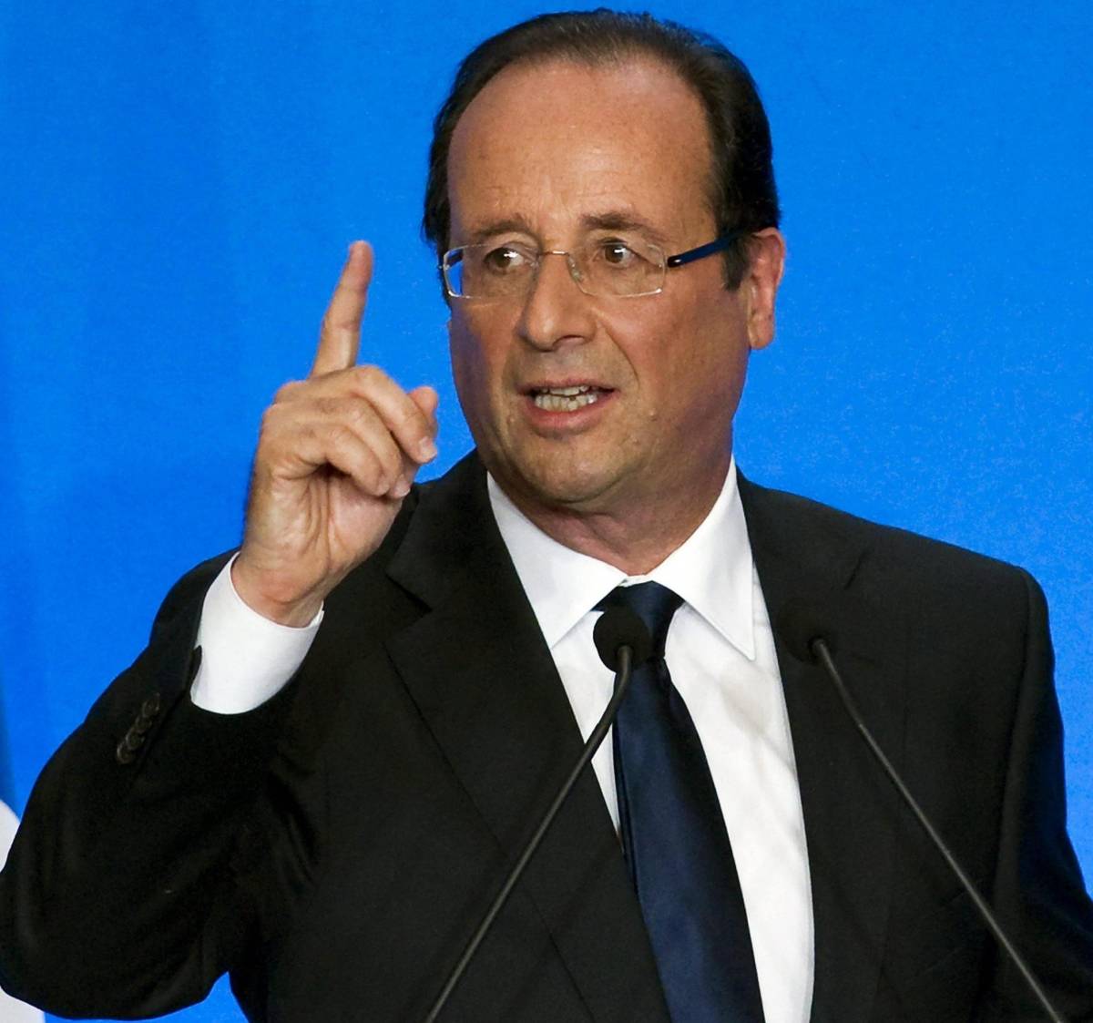 La Bce arma il bazooka anti crisi Hollande ci ripensa e sferza la Ue