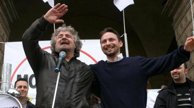 Beppe Grillo con il grillino Giovanni Favia
