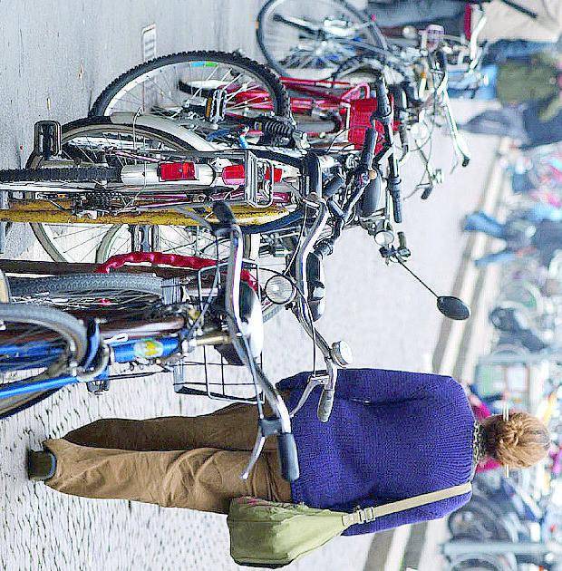 Il ciclista senza regole? L'incubo dei pedoni