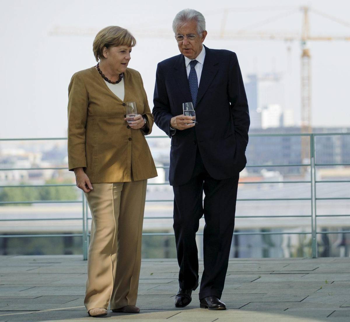 Monti svela i suoi piani solo alla Merkel