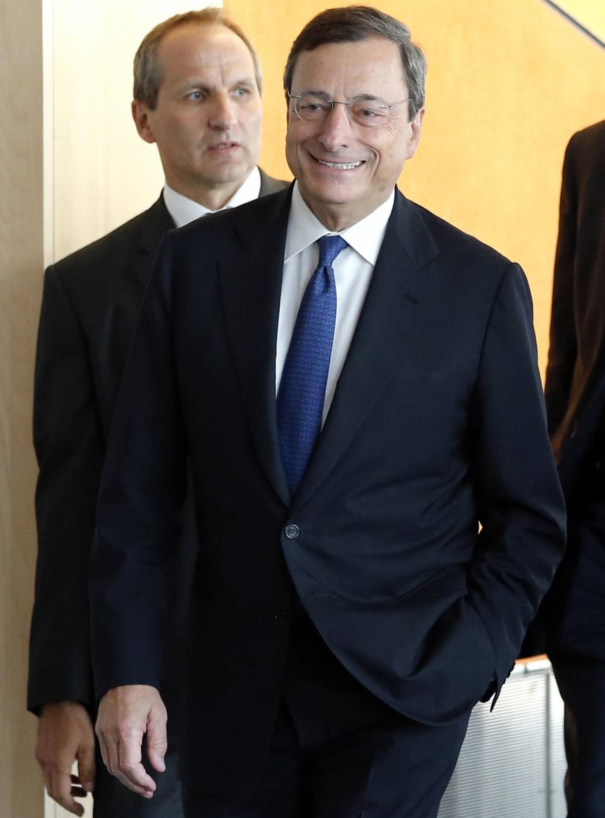 Parola di Draghi: «La Bce può acquistare titoli di Stato»Il presidente all'Europarlamentola rassicurazione