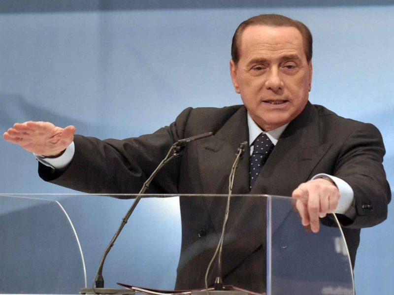 Berlusconi azzera tutto: via le mele marce