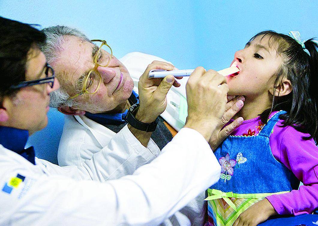 Un reparto che ridà il sorriso ai bambini