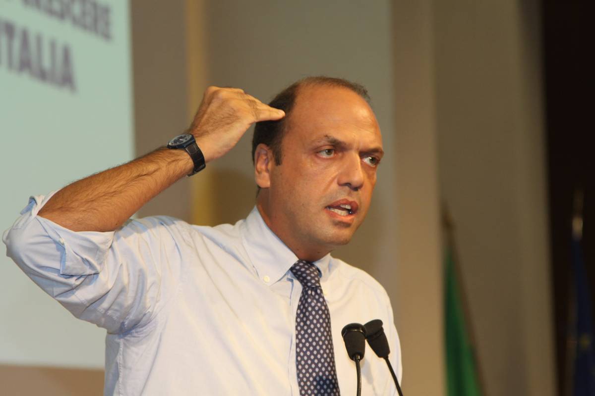 Alfano: "Cacceremo dal Pdl tutti quelli che sbagliano"