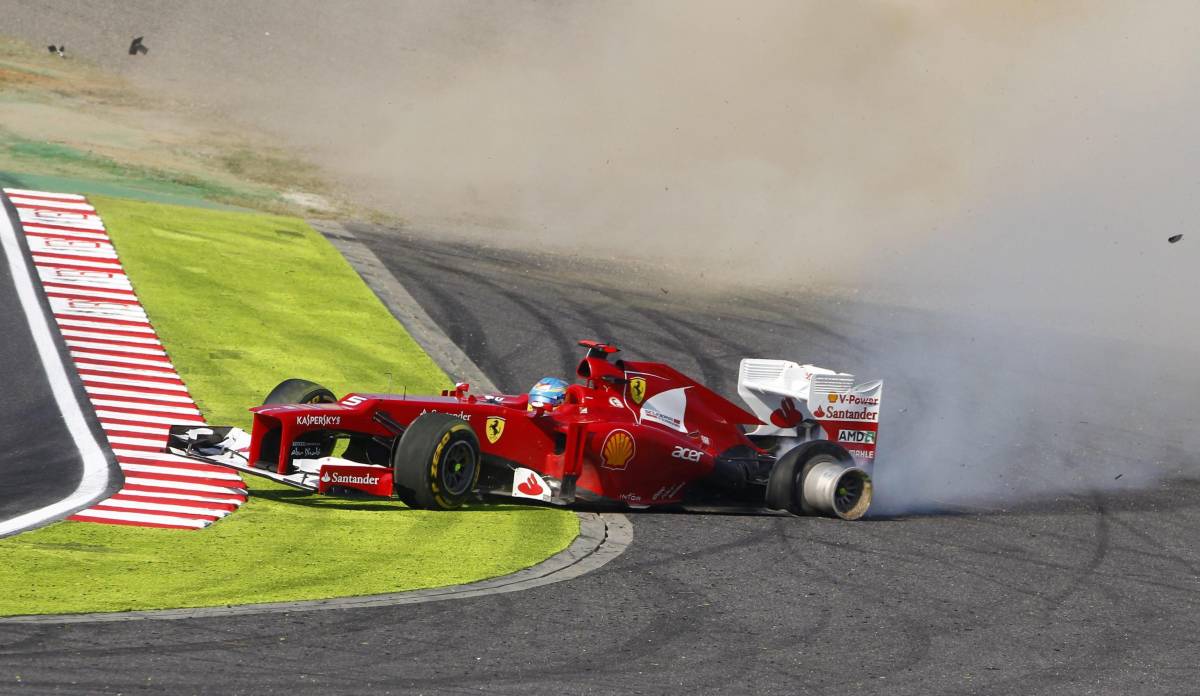 F1, trionfa Vettel Alonso fuori alla partenza