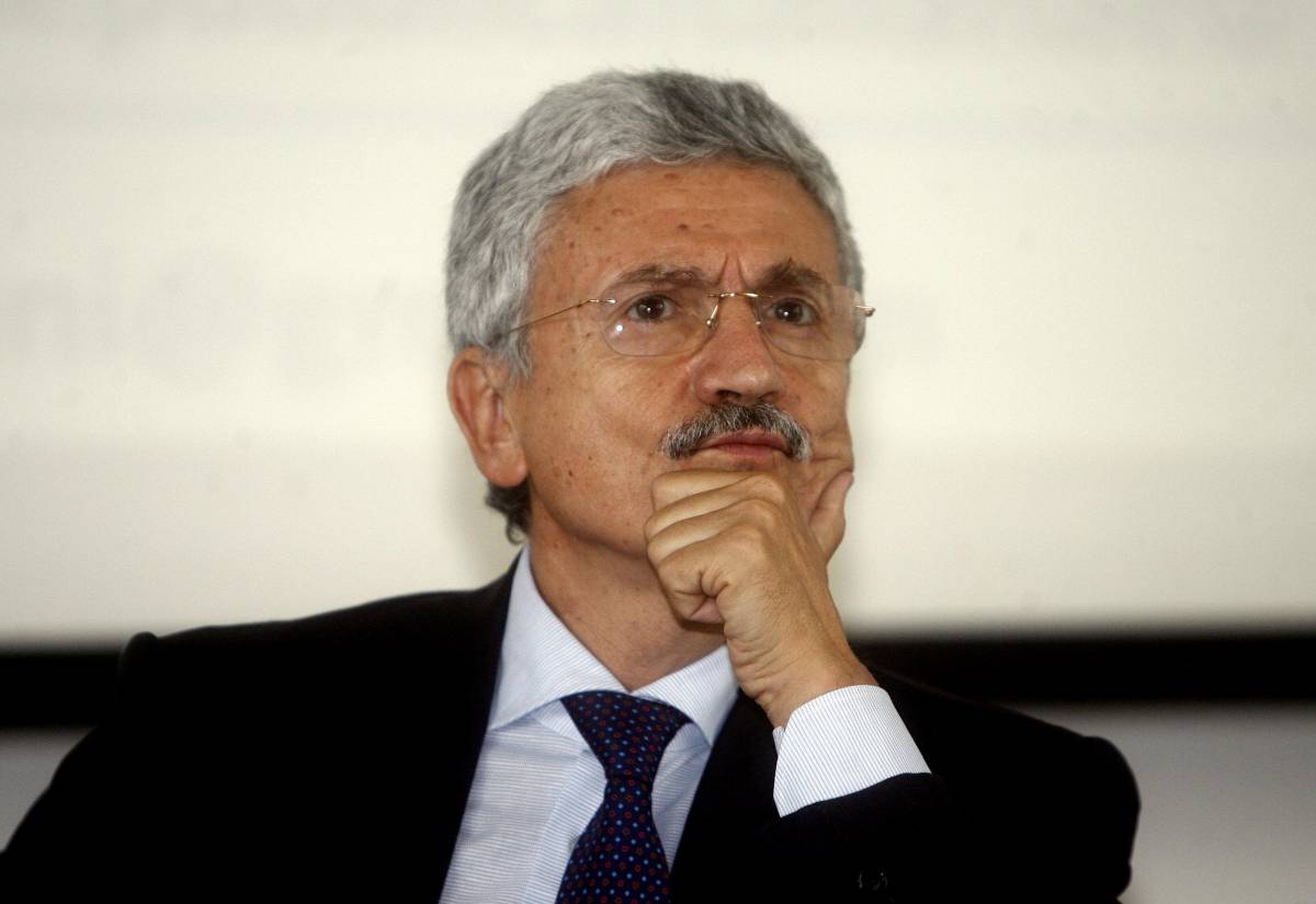 D'Alema sfida Renzi: "Mi vuoi cacciare? Provaci"