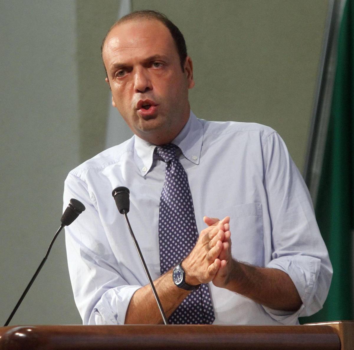 Alfano prova a scuotere il Pdl «Nuova squadra per ripartire»