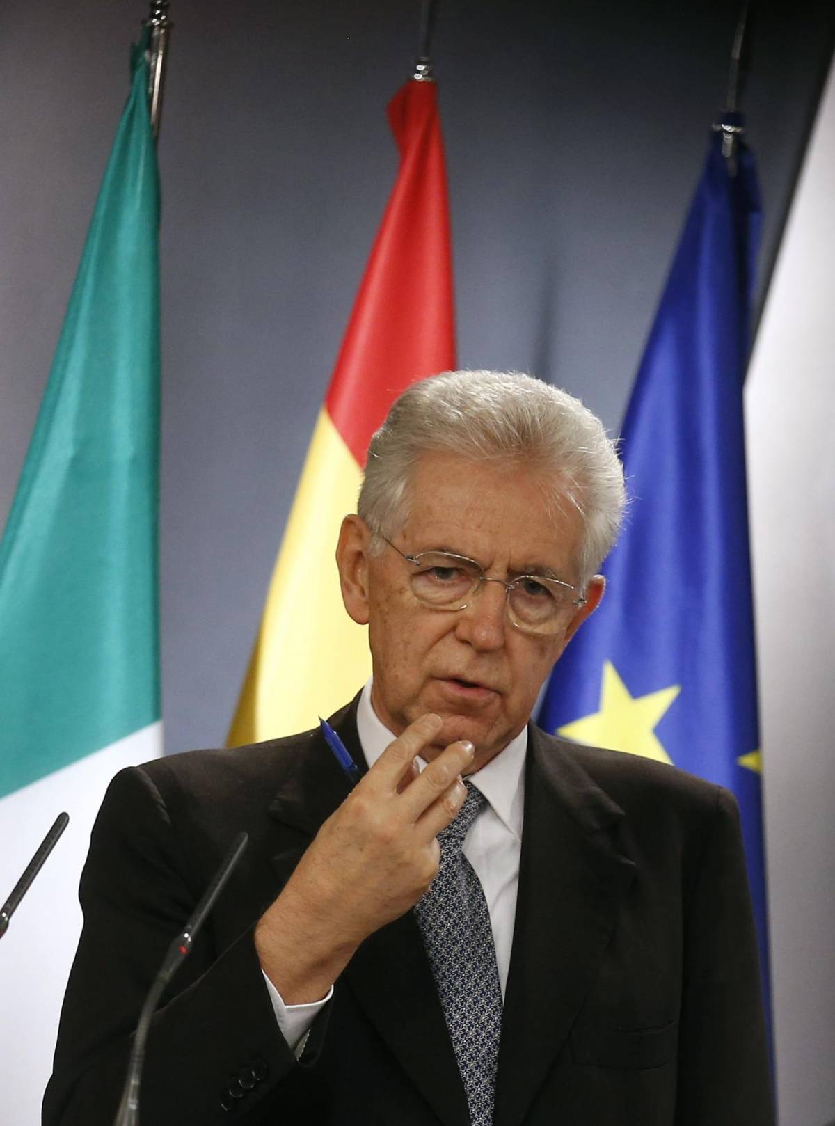 Fiducia, Monti finge sicurezza e si nasconde dietro lo spread