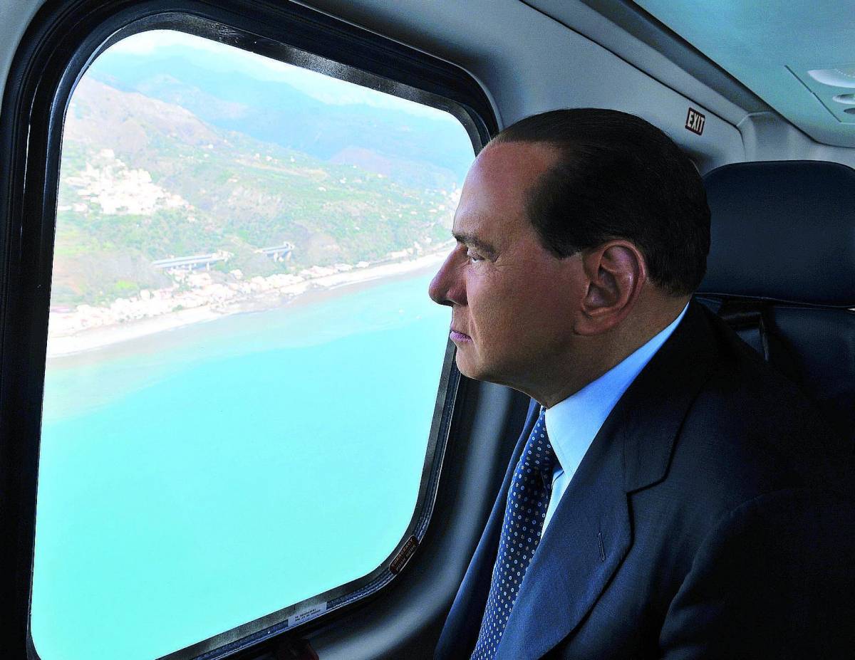 Berlusconi sostiene Angelino ma pensa ancora alla sua lista