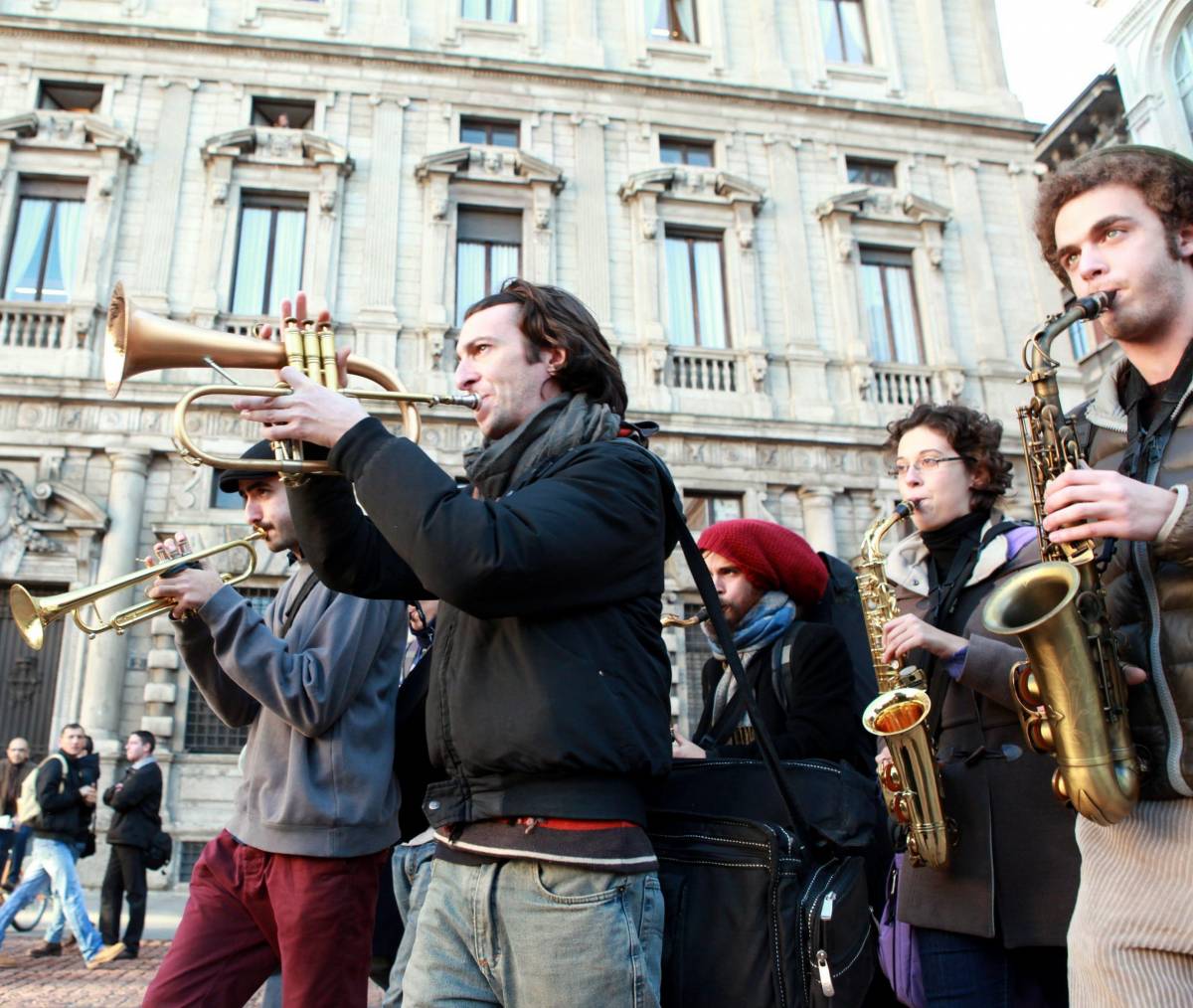 I permessi non arrivano, musicisti in piazza